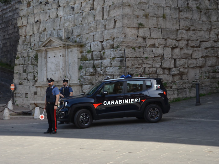 Sorpreso con 6 dosi di cocaina e oltre 800 euro in contanti. Arrestato 41enne: per lui scatta l'obbligo di dimora in città 