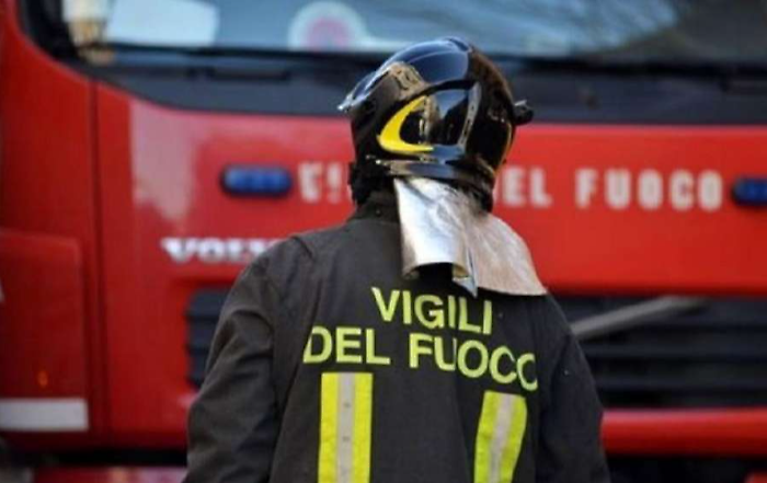 Precipita di un dirupo: salvato dai vigili del fuoco
