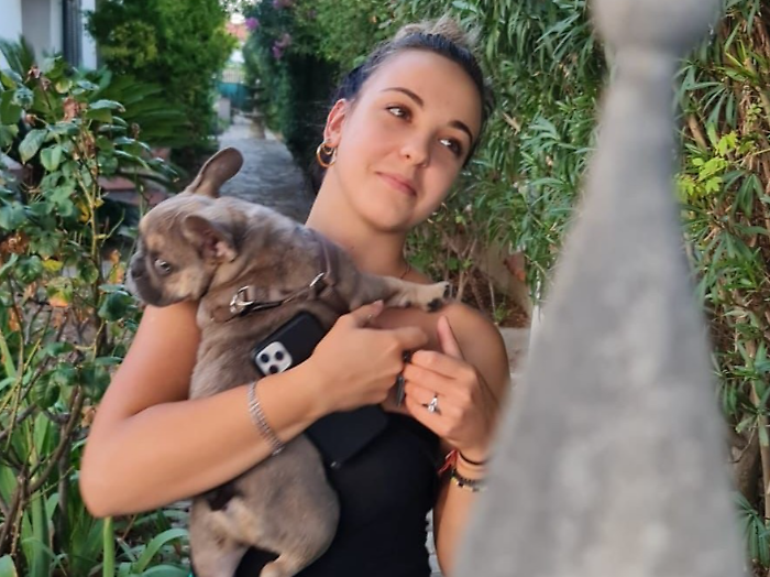 Greta compie 18 anni e invita amici e familiari a devolvere i regali al canile 