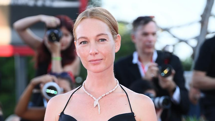 Cristiana Capotondi, la relazione con Nicolas Vaporidis, l'amore per il calcio e il ruolo in "La ricetta della Felicità"