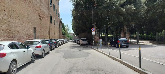 Parcheggi selvaggi, la soluzione non sono (solo) le multe