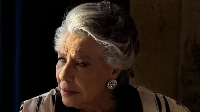La Notte nel Cuore, chi è Isil Yucesoy ( Nihayet nella serie). La figlia avuta a 45 anni e l'amore l'Italia. Ecco 7 curiosità sull'attrice turca 