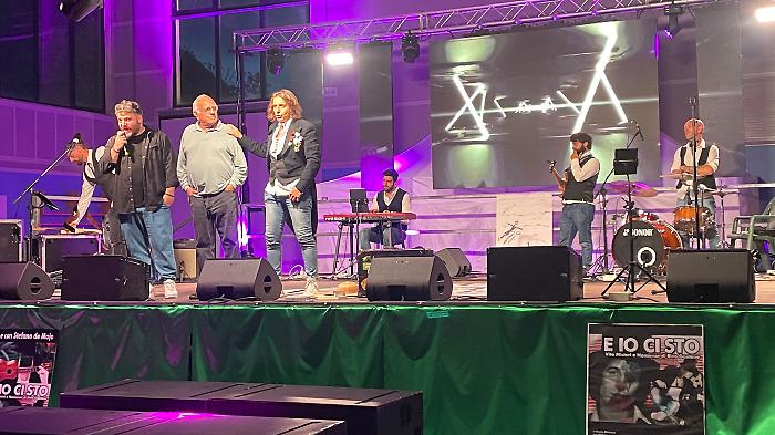 Rino Gaetano, il cantautore calabrese che spiccò il volo dall’Umbria: un viaggio teatrale tra vita, musica e segreti