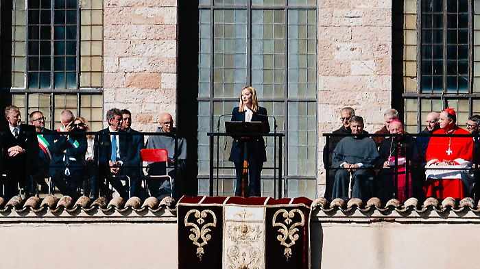 Il presidente del consiglio Giorgia Meloni per le celebrazioni di San Francesco: "Nel solco del suo insegnamento, dobbiamo impegnarci per la pace".  Il Video