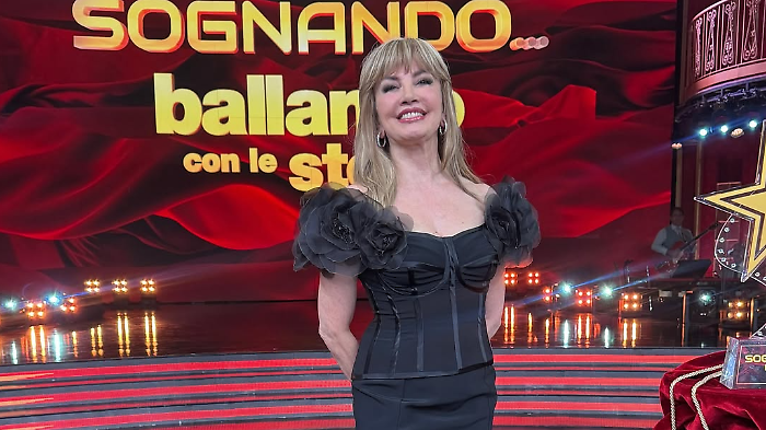 Milly Carlucci e gli ascolti di Ballando con le Stelle: "I giovani sono con noi". E sulla rivalità con Maria de Filippi: "La sfida è tra le due reti"