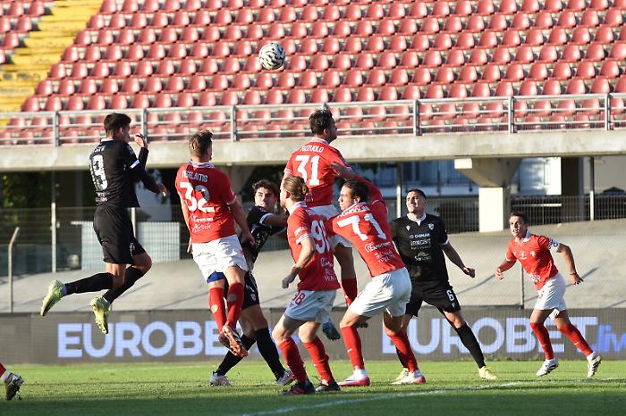 Il Perugia va sempre più giù, a Carpi la quinta sconfitta di fila: 2-0
