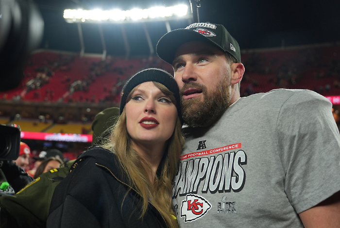 Taylor Swift e il 'no' al Super Bowl: "Non potrei farlo mentre Travis Kelce rischia la vita". E su Ed Sheeran: "Non gli ho detto del fidanzamento"