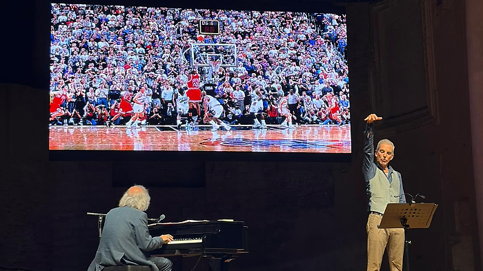 Michael Jordan secondo Federico Buffa: lo spettacolo Number 23 incanta il Sanfra