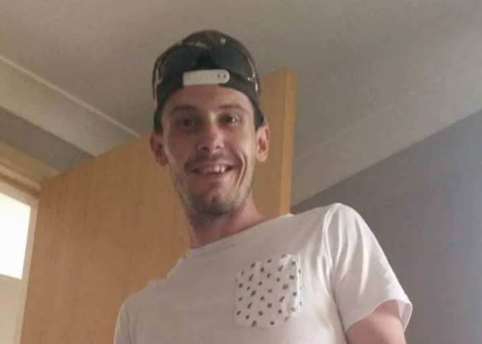 Tumore killer, pensava fosse solo un mal di schiena: muore dopo 8 settimane a 38 anni. La storia di Steve