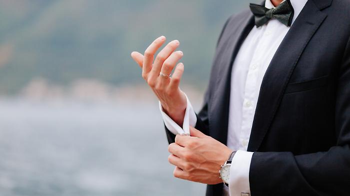 Matrimonio rovinato ad Alghero: sposo scomparso trovato a letto con una parente della moglie