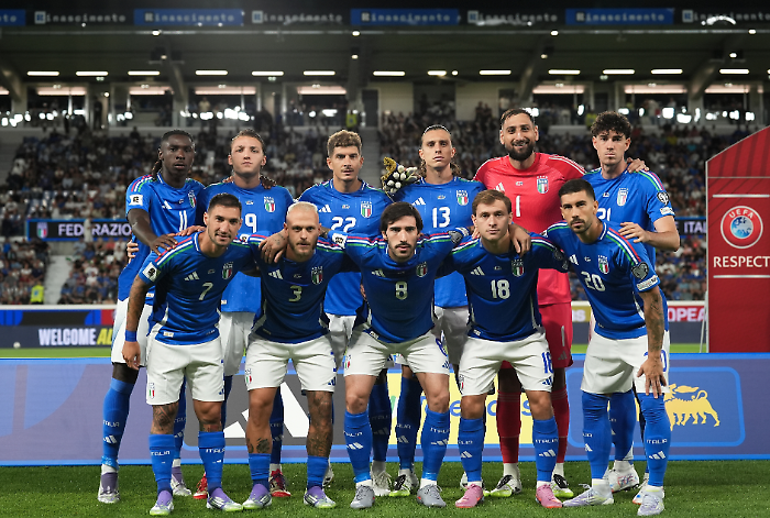 Azzurri, cosa deve fare l'Italia per qualificarsi al Mondiale 2026: girone e possibili spareggi. Tutti gli scenari 