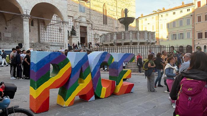 Marcia della pace, attese 50 mila persone da Perugia ad Assisi. Lotti: "Il cessate il fuoco non basta"