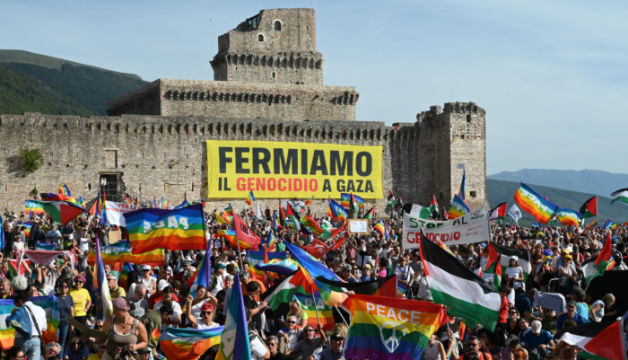 Marcia PerugiAssisi per la pace, in centomila per dire no alle guerre. Lotti: "Chi ci boicotta è a favore dell'illegalità". Sul palco anche Albanese: "I criminali e i complici siano portati davanti al