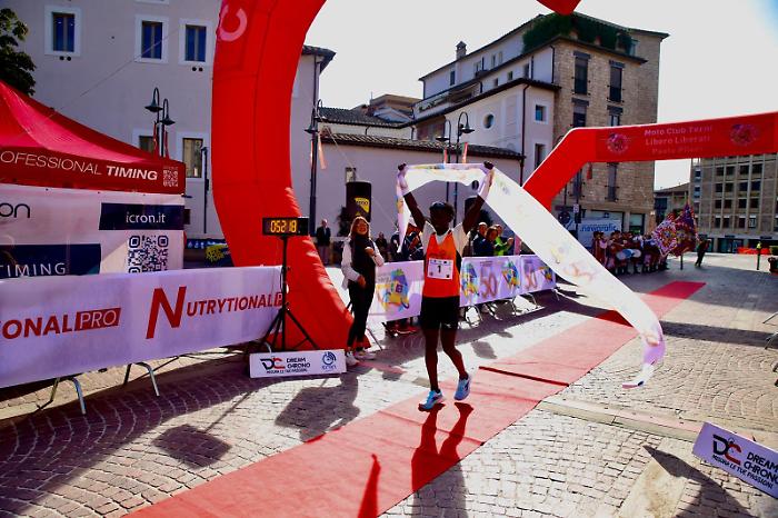 Circuito dell'Acciaio edizione numero 50: festa in piazza, in 500 di corsa