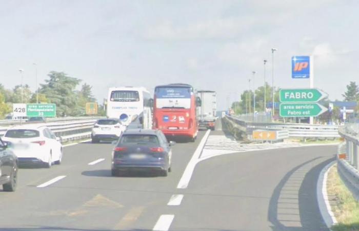 Incidente tra un camion e due auto a Fabro sull'A1. Traffico bloccato: coda di oltre 11 chilometri