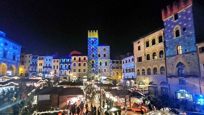 Arezzo Citt&agrave; del Natale, &egrave; iniziato il conto alla rovescia. Si parte il 15 novembre. Appuntamento con i Mercatini e la ruota panoramica