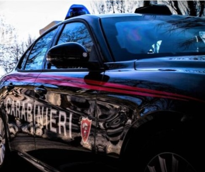 Cerca di truffare una signora di 77 anni, lei lo scopre e chiama i carabinieri: arrestato 21enne 