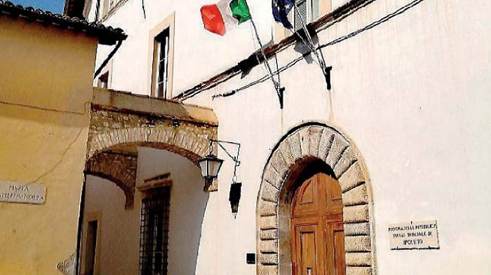 Studentessa maltrattata, la prof di sostegno rischia  il rinvio a giudizio