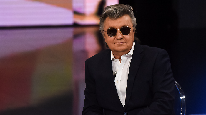 Bobby Solo, dalle droghe alla perdita dei genitori: "Sono nato senza il nervo uditivo. Il Signore mi vuole bene, mia madre voleva che diventassi prete per non soffrire d'amore"