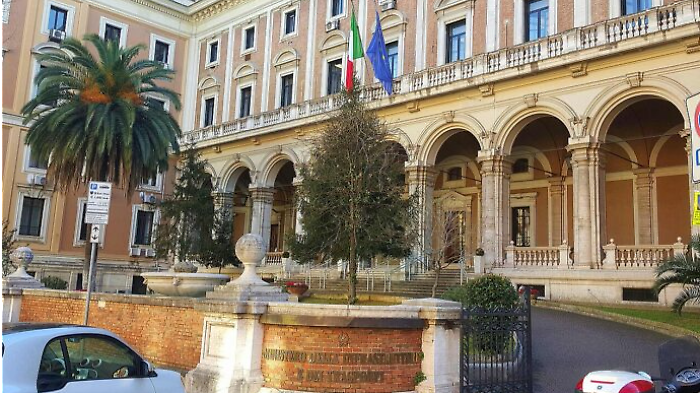 Ncc Italia: "Il ministero dei Trasporti porta avanti una guerra personale, lavorare insieme per il settore"