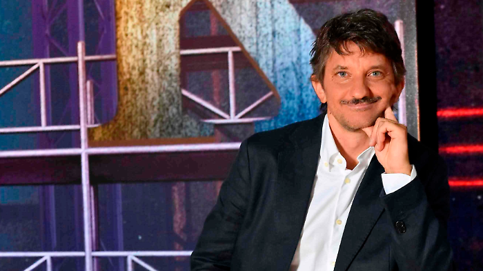 Realpolitik, anticipazioni di stasera 5 novembre. Tra gli ospiti: Antonio Di Pietro, Francesca Albanese, Flavio Briatore e Virginia Raggi