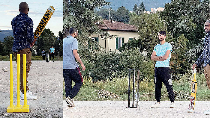 A Foligno si gioca a cricket. Sfida quotidiana tra pakistani: "Quando la palla vola siamo di nuovo a casa"