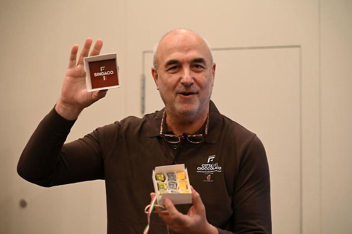 Il vero sindaco è un cioccolatino: Guarducci ha lanciato la campagna di comunicazione per la Città del Cioccolato