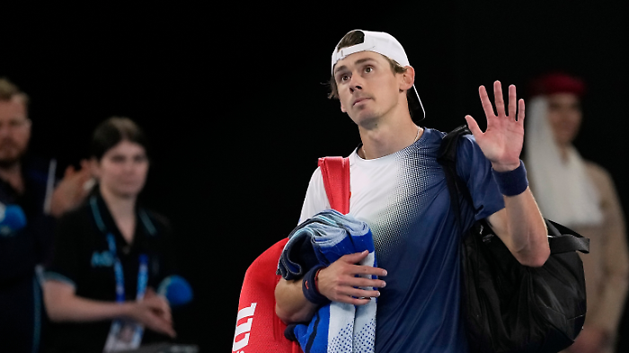 Alex de Minaur, chi è "il demone" avversario di Sinner a Vienna: il tatuaggio sul petto per la Coppa Davis, l'idolo Roger Federer, l'origine del soprannome