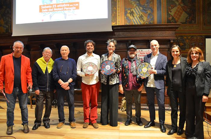 Festa della canzone perugina 2025, vince Tito Zoe Chiacchiera con La voce della tramontana