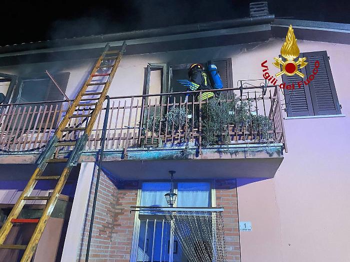 Notte di paura a Città di Castello: incendio in casa, evacuate le due sorelle