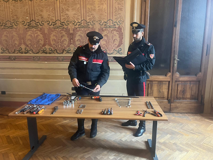Foligno, giravano per la città di notte con arnesi da scasso: denunciati due uomini