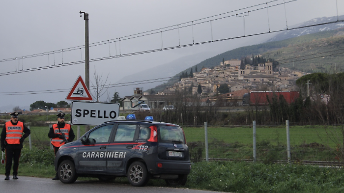 Viaggiava in auto con 43 grammi di droga e 600 euro in contanti: arrestato 29enmne