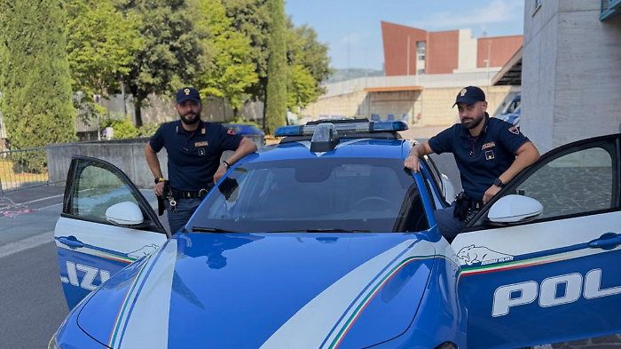 Viaggiava con passaporto e patente falsi: arrestato 33enne iraniano all'aeroporto di Perugia