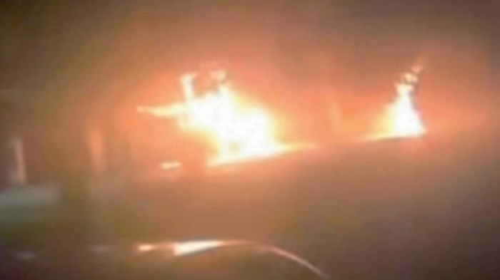 Auto date alle fiamme nella notte: ipotesi del dolo per l'incendio che ha divorato una Chevrolet e una Yaris in Via Marconi