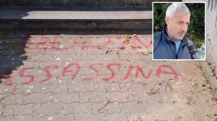 Scritte contro la donna che invest&igrave; il pedone deceduto. L'avvocato: "Si ferm&ograve; a soccorrere, vi spiego il suo dramma e la pena decisa dal giudice"