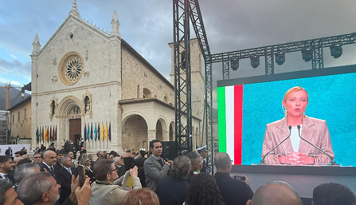 La Basilica di Norcia riapre ai fedeli. Il ministro Lollobrigida: "Il simbolo di un'Italia che non si arrende"