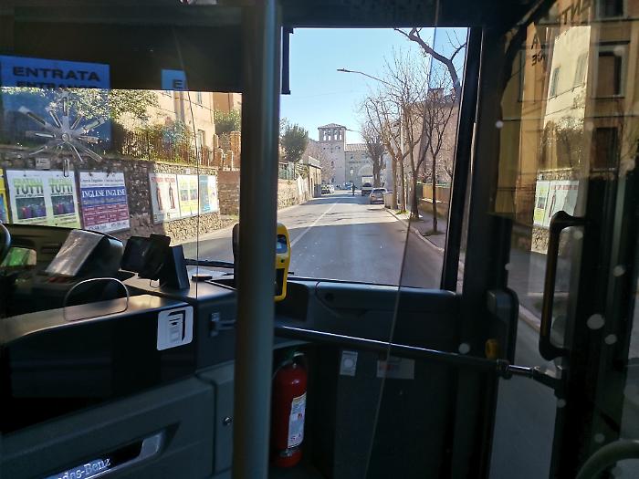 Busitalia lascia Perugia senza app, display e contactless