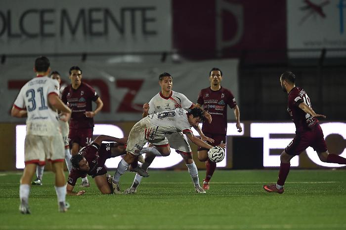 Il Perugia va sotto due volte ma riprende il Pontedera e torna con un pari (2-2)