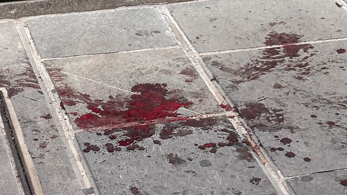 Tracce di sangue in piazza della Repubblica e al quadrivio: giallo nella notte
