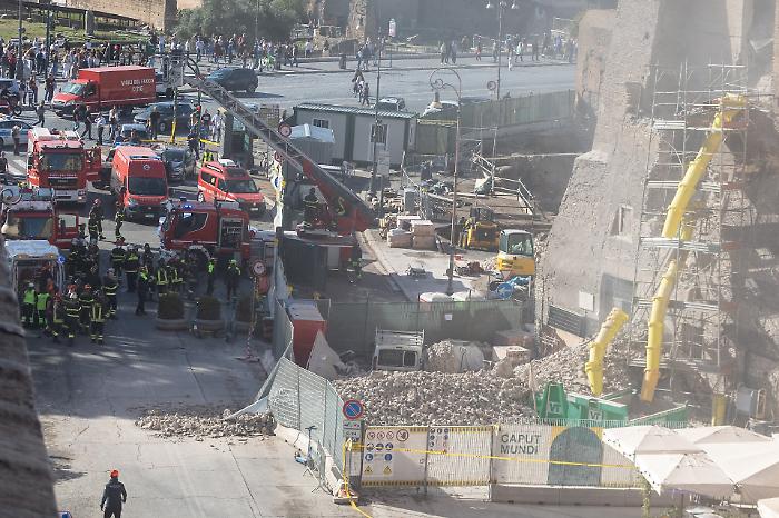 Doppio crollo della Torre dei Conti ai Fori Imperiali: vigili del fuoco al lavoro per salvare un operaio sotto le macerie