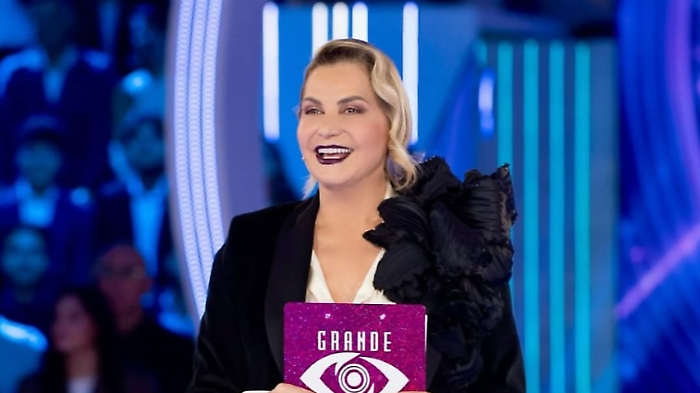 Grande Fratello, anticipazioni stasera lunedì 3 novembre: la scelta di Valentina e Domenico, la mamma di Rasha e Claudio Amendola ospite d'eccezione 