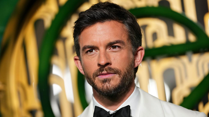Jonathan Bailey, 7 curiosità sull'uomo più sexy del mondo 2025 