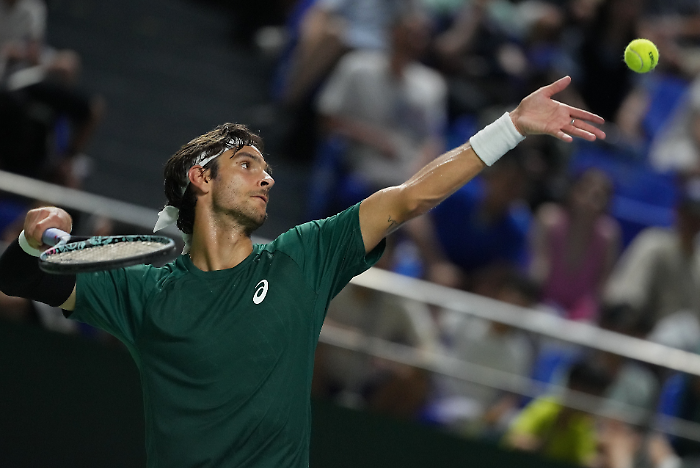 Lorenzo Musetti, obiettivo Finals ad Atene. Oggi la sfida contro Wawrinka: orario, dove vederla e precedenti 