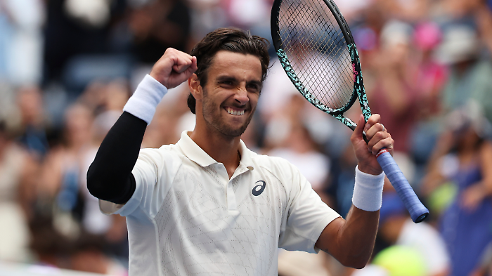 Lorenzo Musetti: "Vivo sotto pressione per le Atp Finals". Oggi ad Atene la sfida contro Muller: orario, dove vederla e precedenti