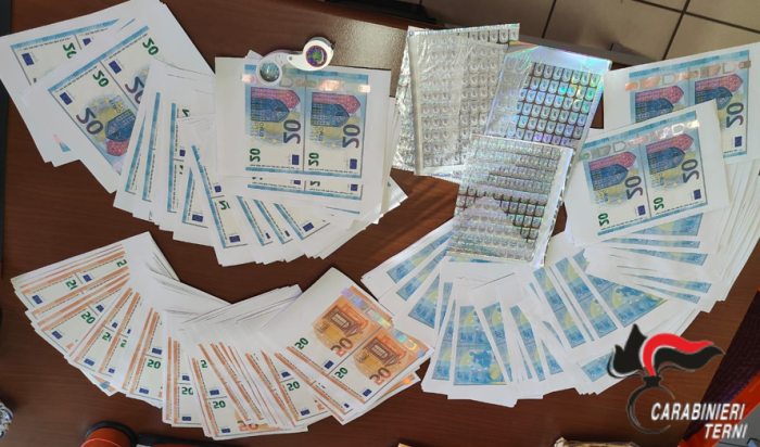 Terni, 18enne ternano incensurato trovato con oltre 35.000 euro in banconote contraffatte nascoste in casa