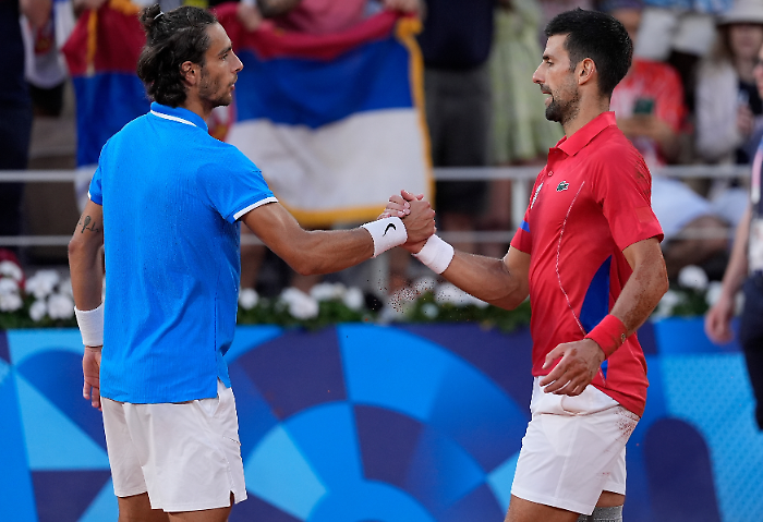 Lorenzo Musetti sfida Novak Djokovic per il titolo di Atene e l'ultimo posto alle Finals: dove vederlo in tv, orario e precedenti