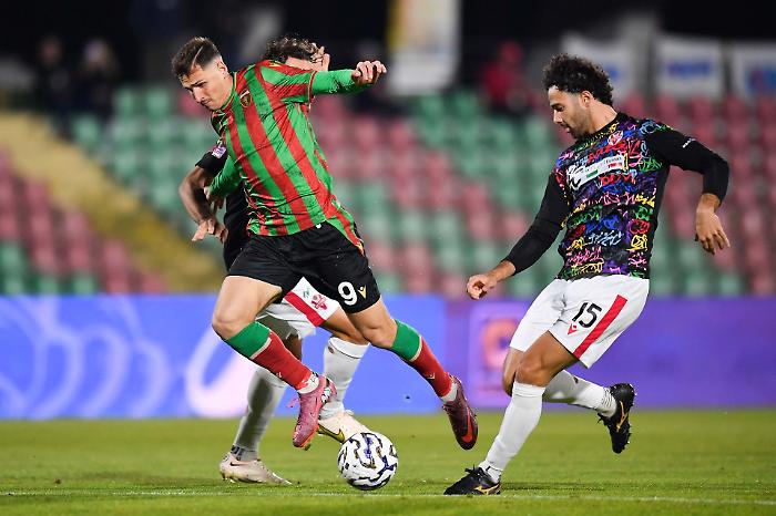 Ternana, la vittoria pu&ograve; attendere. La Vis Pesaro torna con un punto (1-1)