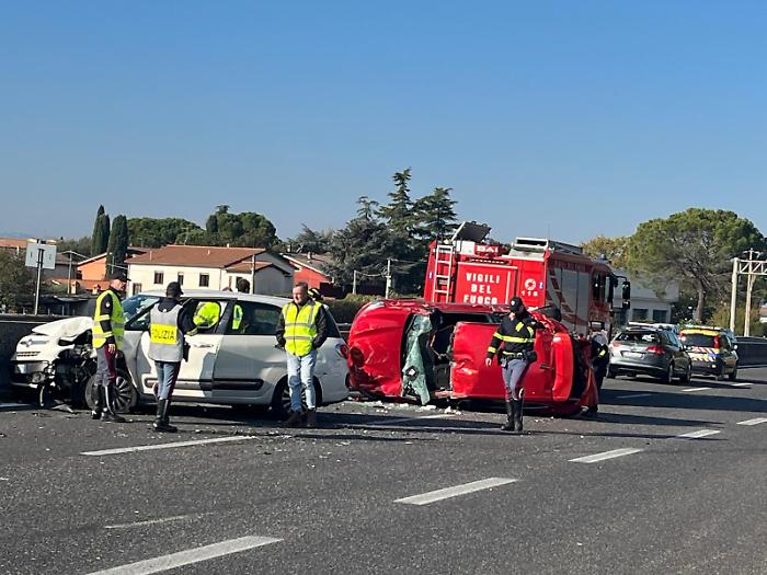 Carambola sulla ss 75 tra Foligno e Spello: tre feriti 