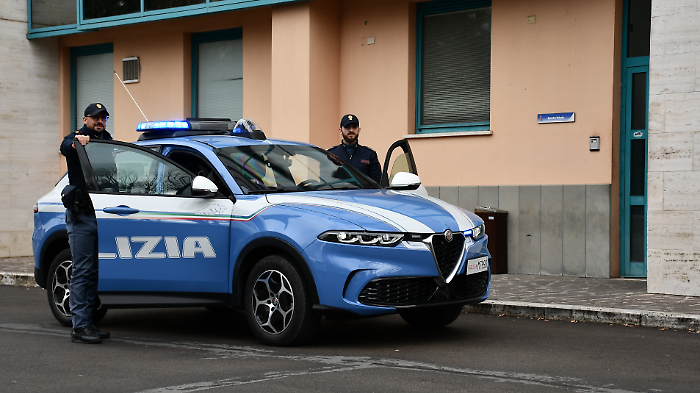 Ubriaco molesta i clienti di un locale e scappa dalla polizia, scatta un breve inseguimento. Denunciato 41enne marocchino 