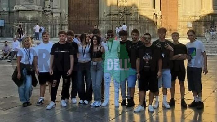 Più soldi agli insegnanti: sfoglia l'inserto Scuola & lavoro